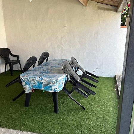 Petite Maison Au Calme, Dans Une Impasse L'Epine  Extérieur photo