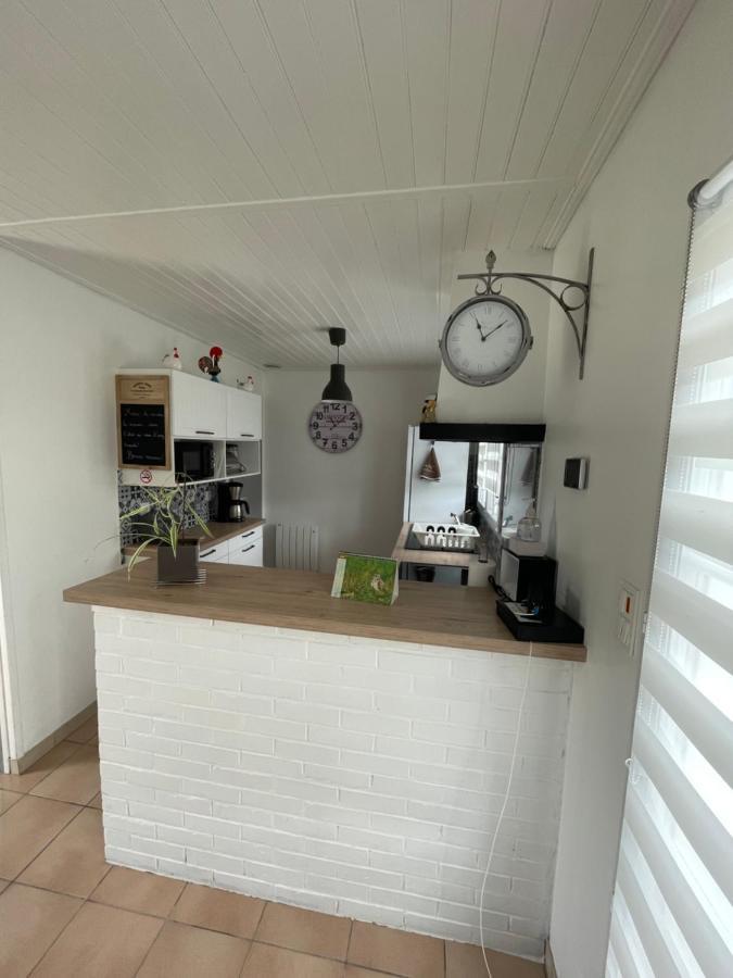 Petite Maison Au Calme, Dans Une Impasse L'Epine  Extérieur photo