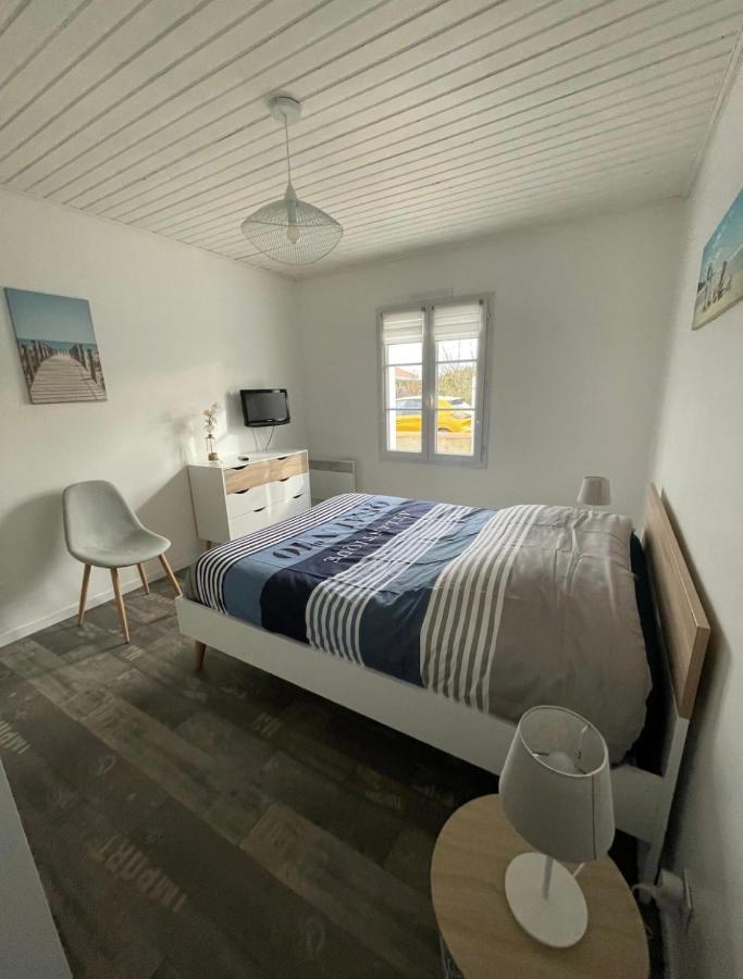 Petite Maison Au Calme, Dans Une Impasse L'Epine  Extérieur photo